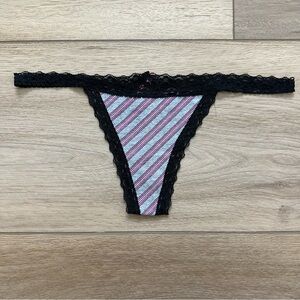 EUC 2011 Victoria Secret Pink Vintage Floral Lace V-String Bow Thong S